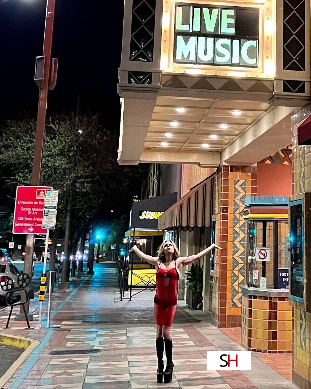 Anita Cochiolo Horny Naked Goth Dancer Escort 20