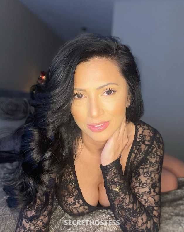 Bored Sexy Housewife Spicy Latina Have A Taste