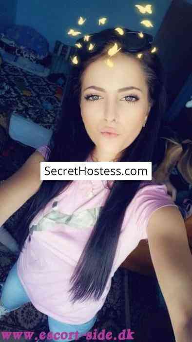 23 Year Old Latin Escort Dublin Brown Hair Green eyes - Image 4