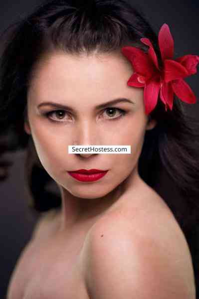 Escort Vienna Brunette Brown eyes - Image 3