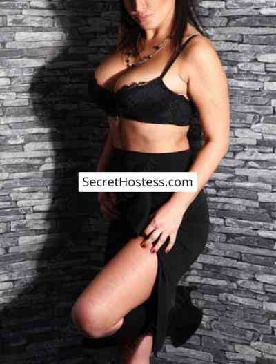 33 Year Old European Escort Zürich Brown Hair Green eyes - Image 3