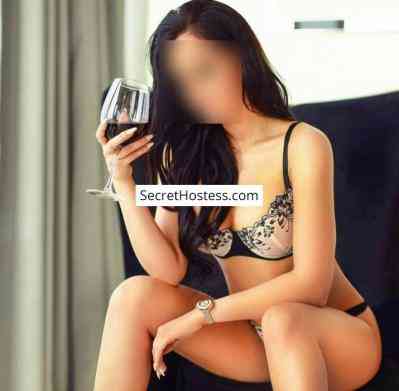 28 Year Old European Escort Vilnius Black Hair Green eyes - Image 4