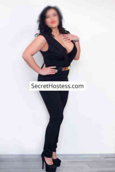 36 Year Old European Escort Vienna Black Hair Hazel eyes - Image 1