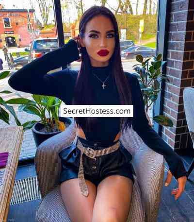 22 Year Old European Escort Berlin Black Hair - Image 7