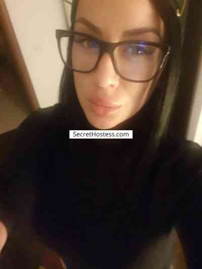 18 Year Old Latin Escort Udine Black Hair Green eyes - Image 1