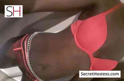 25 Year Old Senegalese Escort Dakar Black Hair Brown eyes - Image 3