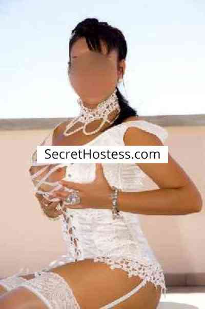 Latin Escort Verona Black Hair Green eyes - Image 5