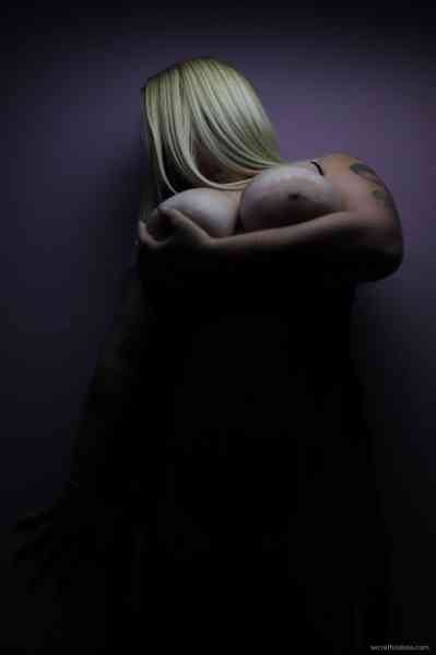 Dana 19Yrs Old Escort 156CM Tall Berlin Image - 5