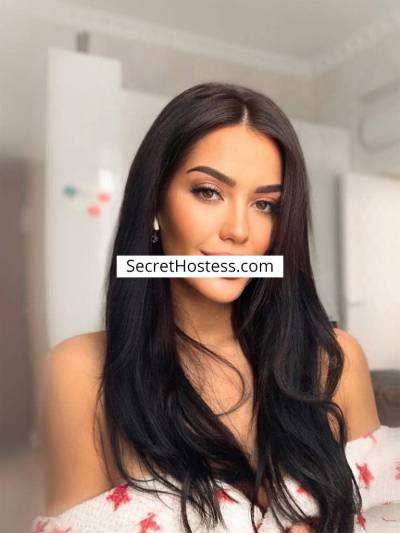 Escort Prague Brunette Green eyes - Image 4