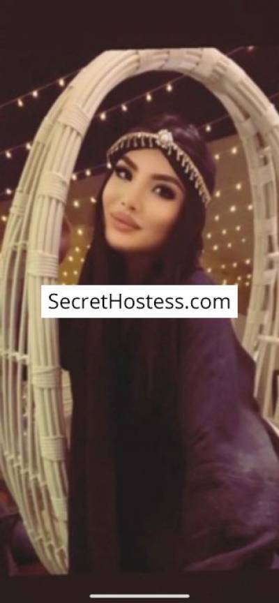 26 Year Old Latin Escort Riyadh Black Hair Green eyes - Image 1