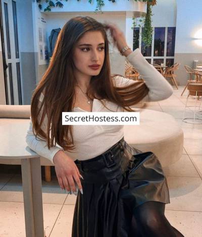 22 Year Old European Escort Manama Brown Hair Green eyes - Image 5