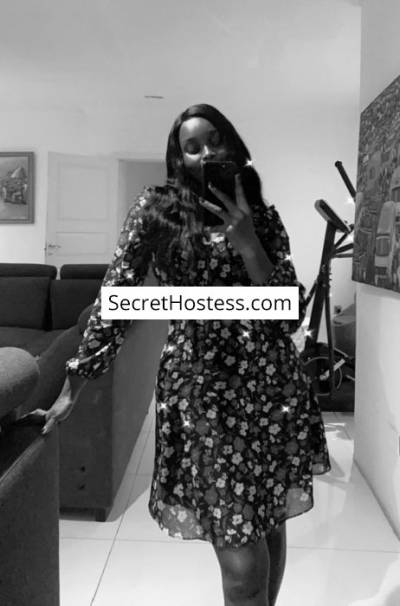 25 Year Old Ebony Escort Lagos Black Hair Brown eyes - Image 4