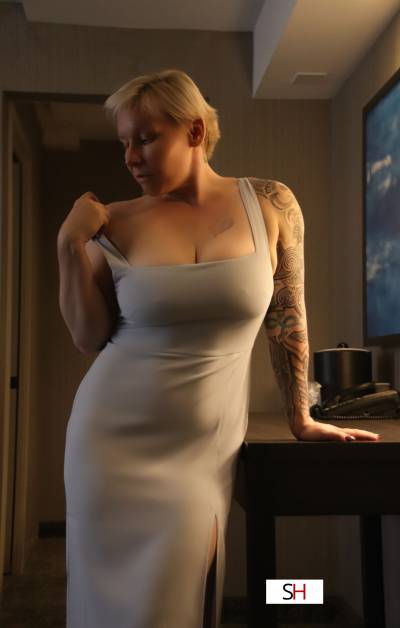 Lyn Taylor Escort Size 8 154CM Tall Toronto Image - 2