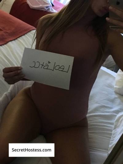 BURLINGTON. Gorgeous girl next door with a hint of makeup in Hamilton