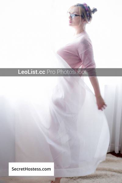 30 Year Old Asian Escort Vancouver - Image 9