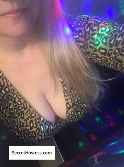 Sexy Curvy Voluptuous Blonde BBW with Boobs &amp; Booty in Edmonton