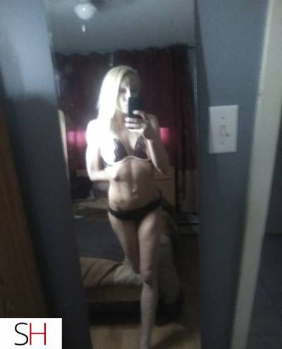 28 year old Asian Escort in Sault Ste Marie Blonde bombshell