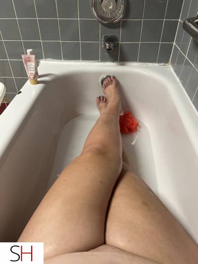 38Yrs Old Escort 172CM Tall City of Edmonton Image - 1