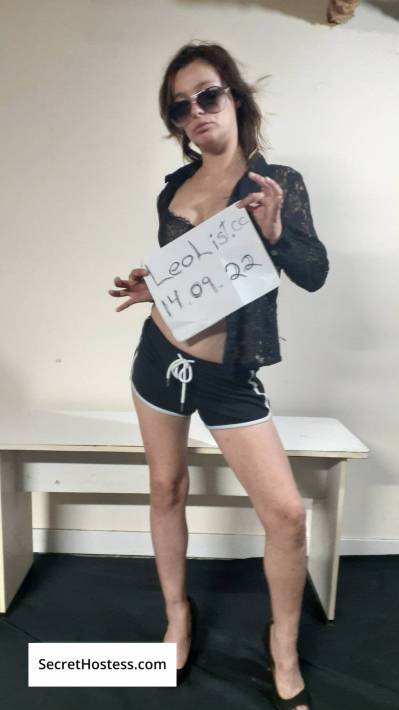 24 year old Asian Escort in Laval Party girl qui aime les gars qui son très cochon