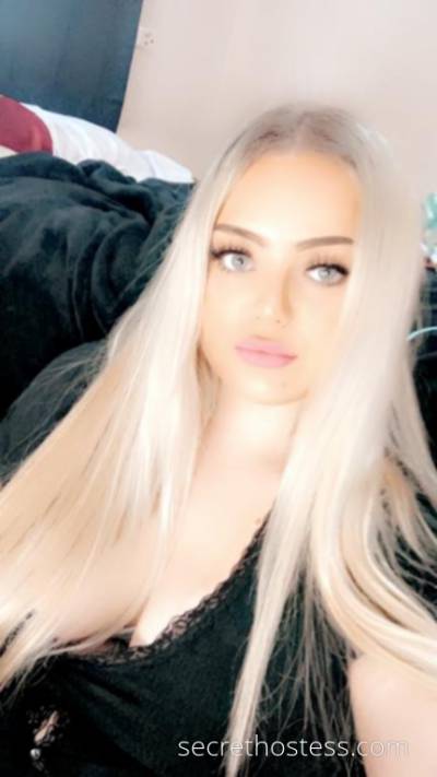 18 year old Escort in Birtinya Sunshine Coast 18 year old wants to fuck tonight