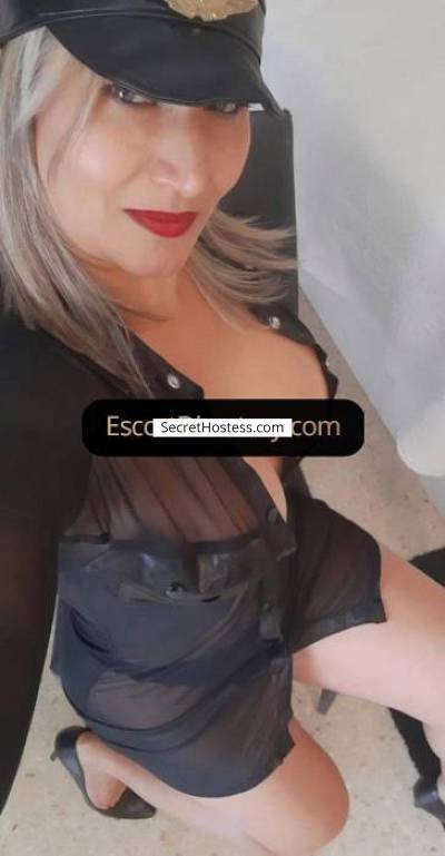 44 Year Old Latin Escort Luxembourg Brunette Green eyes - Image 1