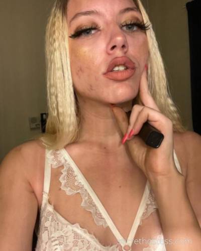 20 year old Escort in Sandgate Newcastle 20 hot piper