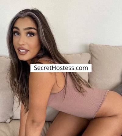 24 Year Old Latin Escort Toronto Brunette Brown eyes - Image 3