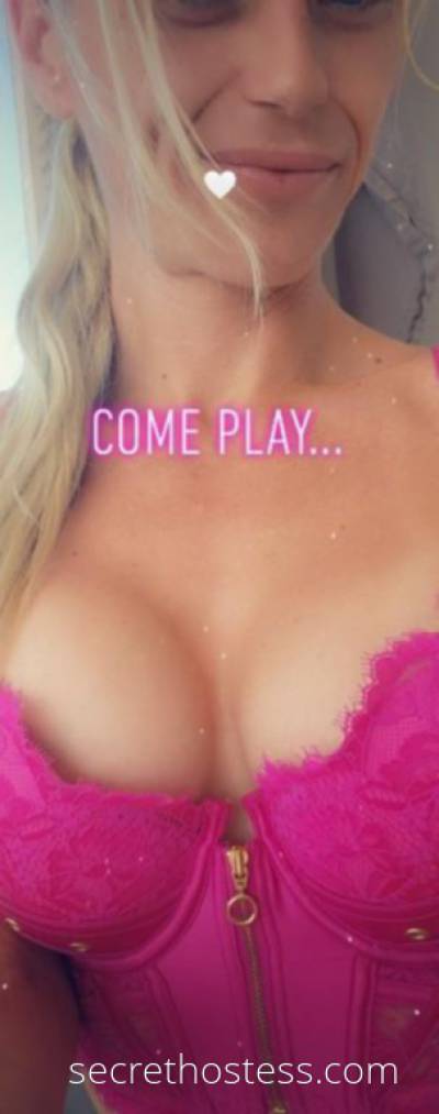 29 year old Escort in Mackay Ts Beach babe