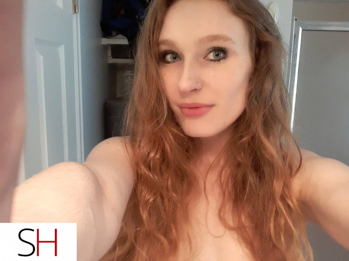 2502881356 Sexy 21 year old porn star here to please: