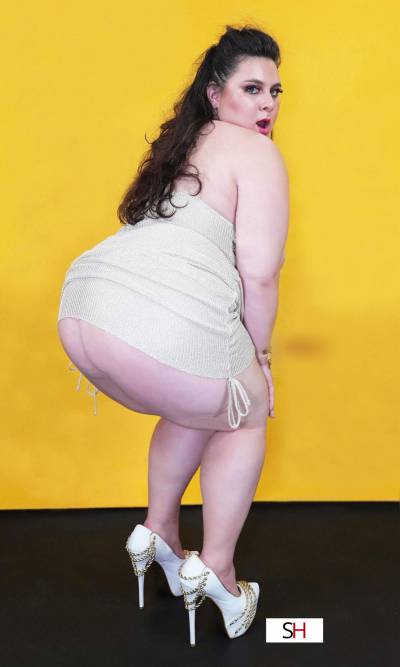 Violet Luna - Ivy League Curvy Squirty Queen 20 year old Escort in Manhattan NY