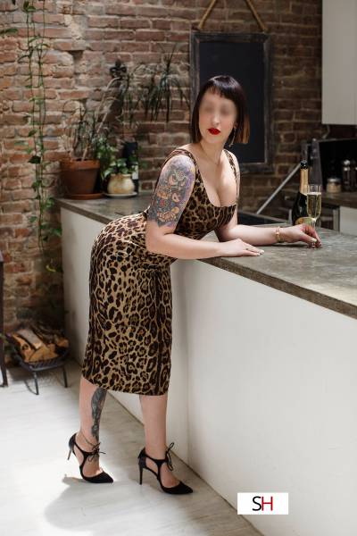 29 Year Old American Escort New York City NY Brunette - Image 7