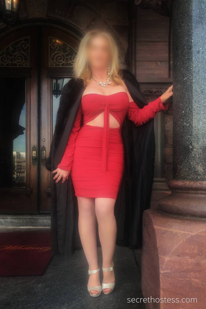 Escort Size 28 167CM Tall Detroit MI Image - 1