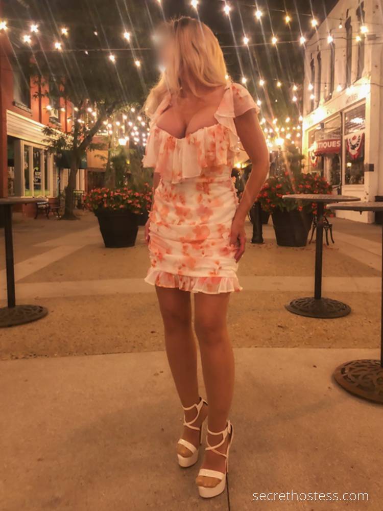Escort Size 28 167CM Tall Detroit MI Image - 4