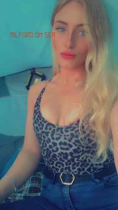 21 year old White Escort in Bedfordshire Miss