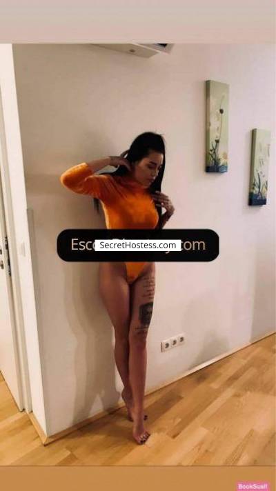 25 Year Old Caucasian Escort Vienna Black Hair Green eyes - Image 1