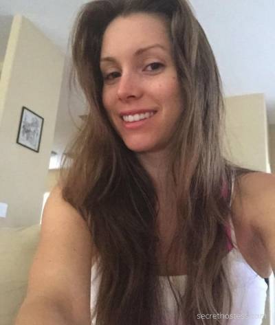 25 year old Asian Escort in Lawrence KS Vixx city girls escort affairs