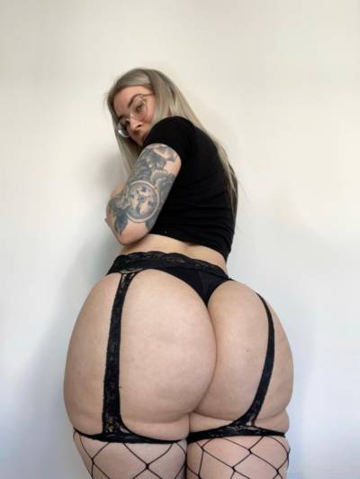 25 year old Escort in Morgantown WV ?? down to fuck
