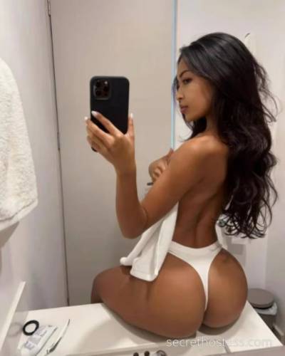 21 year old Escort in Sydney Petite, Young, Flirty and Fun FIT