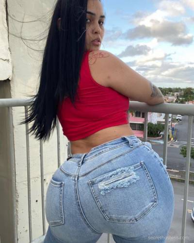 Hot Venezuelan I only accept cash in Grand Forks ND
