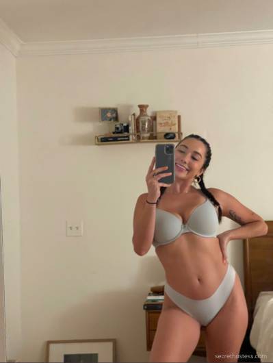 22 year old Asian Escort in Fargo ND Hookups