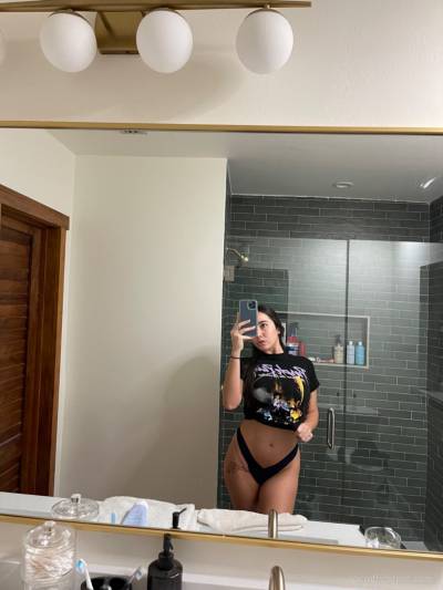 22 year old Asian Escort in Minot ND Hookups