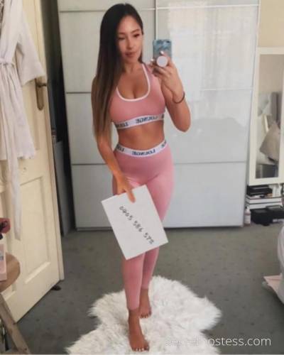 21 year old Escort in Melbourne Genuine Selfies uni girl, stunning independen, massage, lots