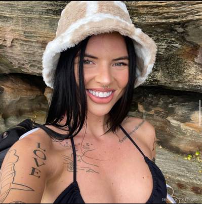 27 year old Asian Escort in Buffalo NY I’m Down To Fuck You Good???? And I am open to meeting you