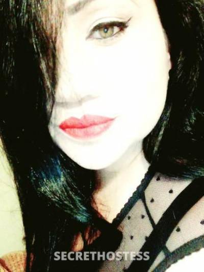 exotic latina luscious lips green eyes in Bakersfield CA
