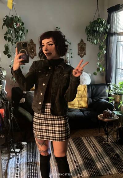 26 year old Asian Escort in Grand Island NE Gothic princess avail to offer quality escort services, gf 