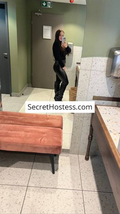 25 Year Old Mixed Escort Warsaw Brown Hair Hazel eyes - Image 1