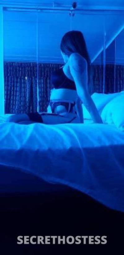 22 year old Escort in Madison WI HOT young SNO ready TO GO