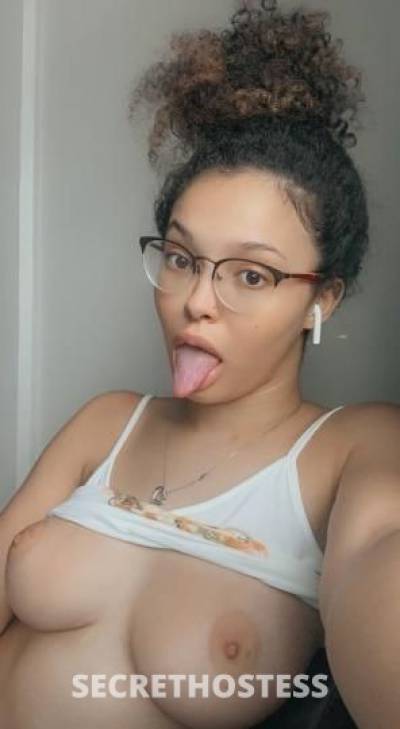 27 year old Escort in Madison WI Sweet Sexy Girl Horny Tight Pussy NEED FOR HOOKUP InCall 