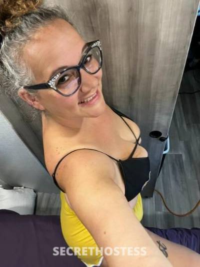 44 year old Escort in Madison WI Older Mom Oral fun all service available Special service For