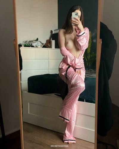 27 year old Asian Escort in Bemidji MN ?let me taste your dick dadd